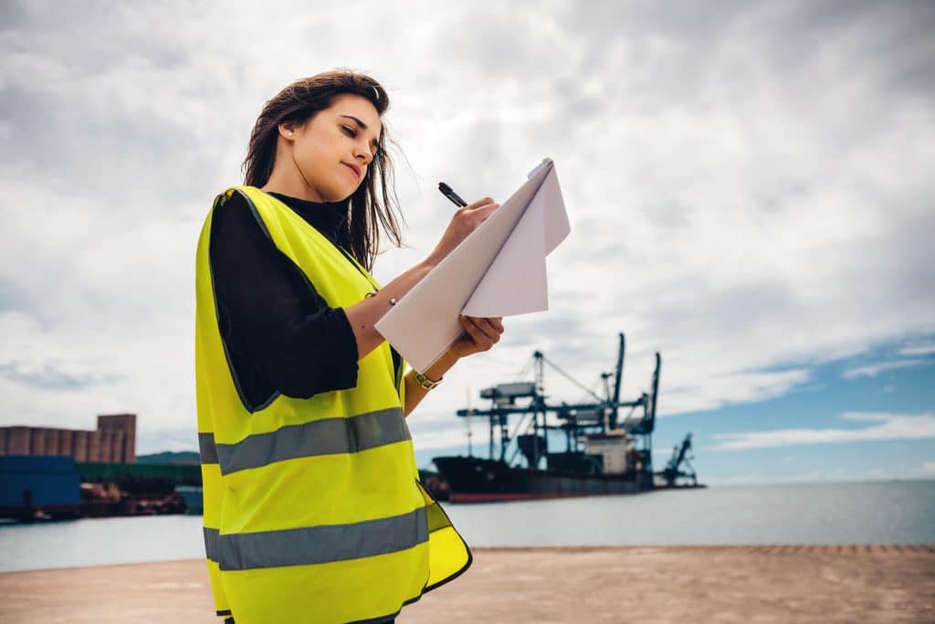 Shipping agencies — understand the particularities of operations and documentation