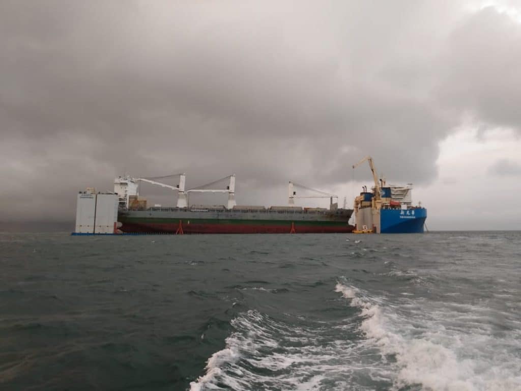 Understand how the unprecedented maneuver of a submersible ship was made in São Sebastião