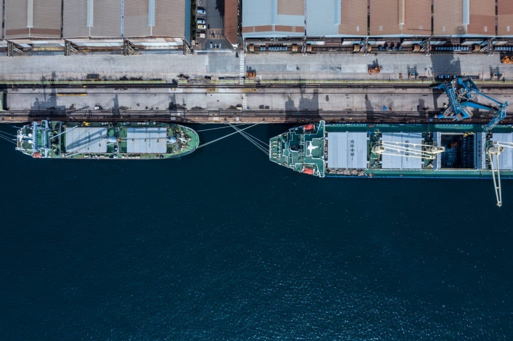 Is the decentralization of port management the solution to administration problems?