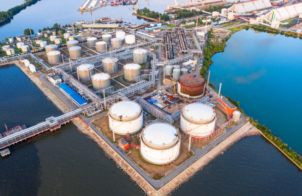 What is the interest of international companies in the O&G market?