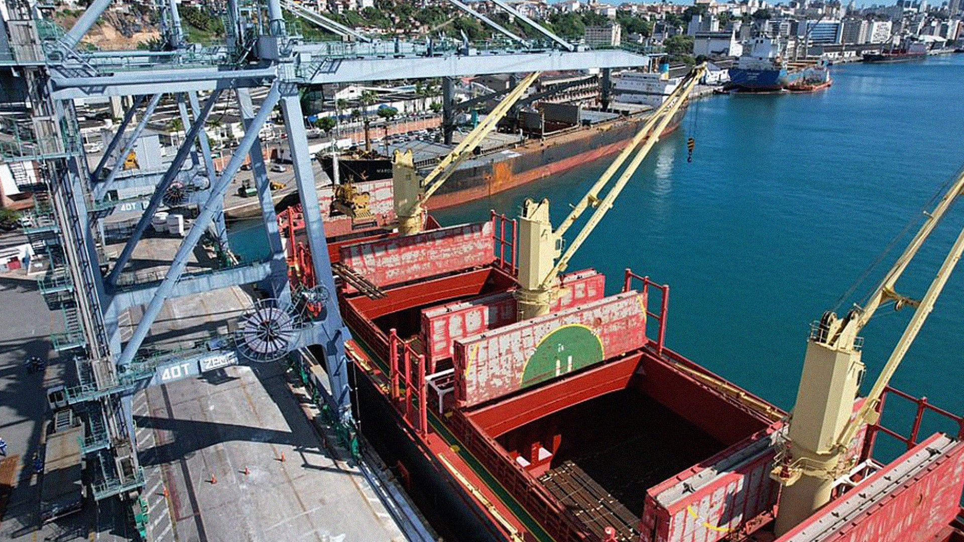 Porto de Salvador recebe 20 mil toneladas de trilhos para o trecho II da Fiol