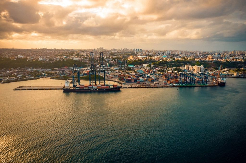 Wilson Sons recebe no Tecon Salvador nova rota de cabotagem da Log-in, que liga Nordeste e Norte ao Sul e Sudeste do Brasil