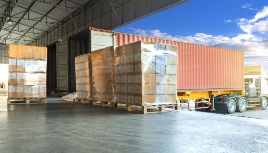 Desova de containers: como funciona na logística portuária?